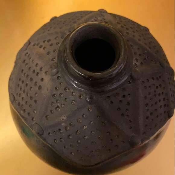 Round Tribal Black Vase [Item 077] - Picture 3 of 5